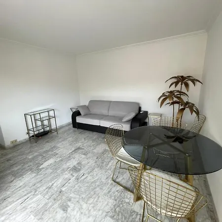 Apartment Les Pins Pinede Terrasse